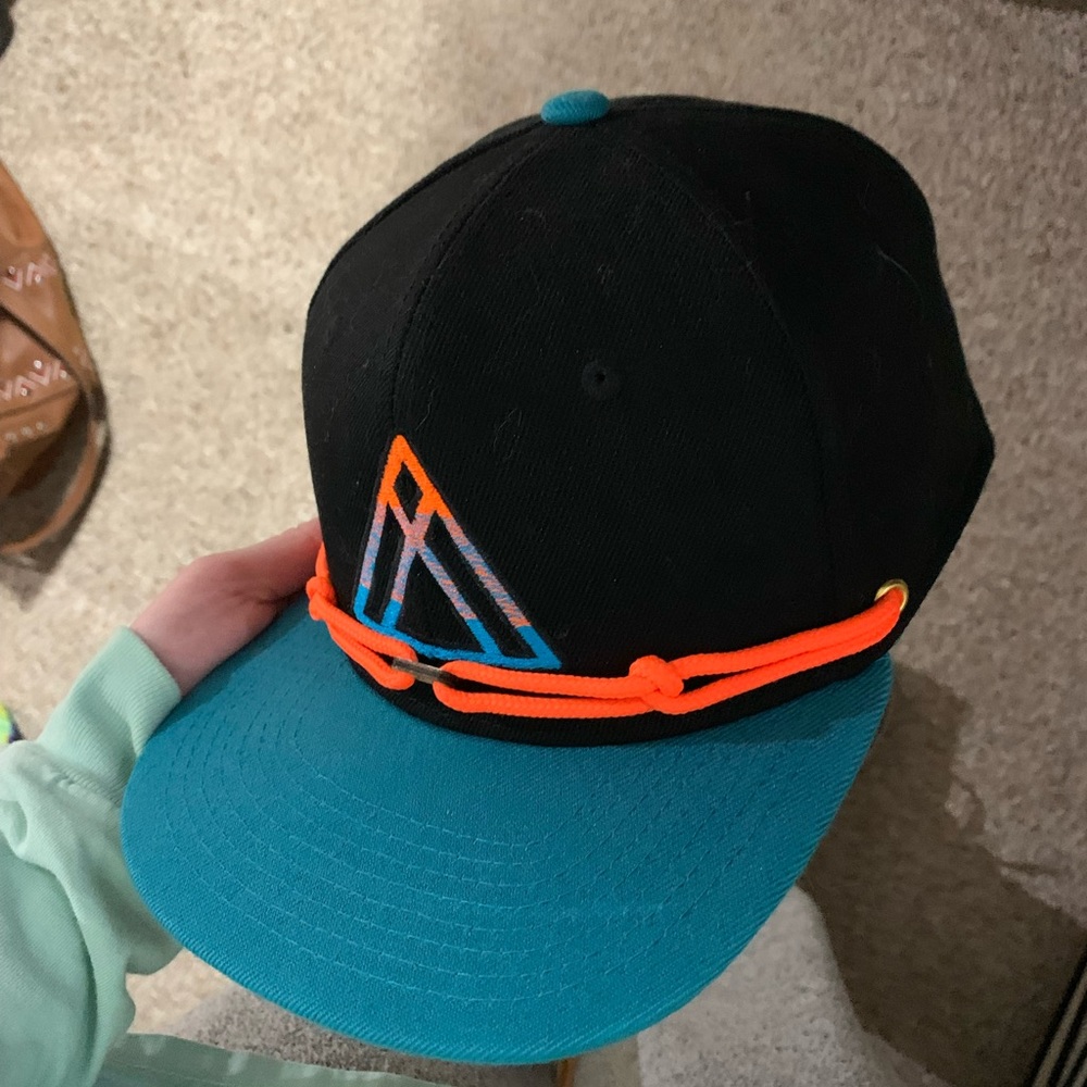 Findlay snap back hat & bump cap- never worn, smoke free
